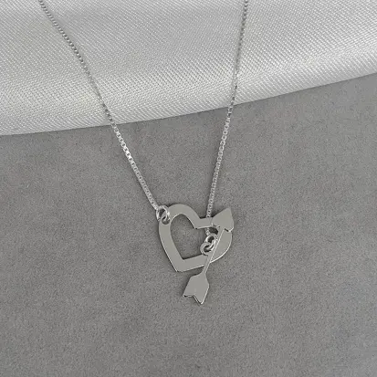 CHOKER CORAÇÃO VAZADO FLECHA